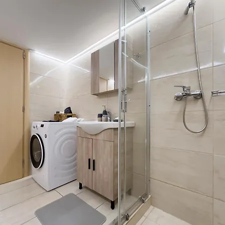 Mihail Voda Spacious 107sqm In Apartment Athens