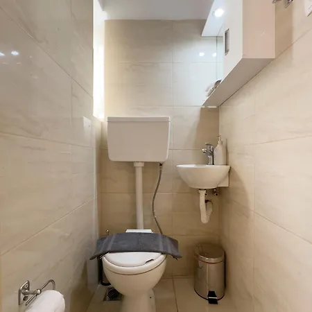 Mihail Voda Spacious 107sqm In * Athens