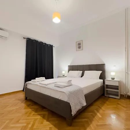Mihail Voda Spacious 107sqm In * Athens